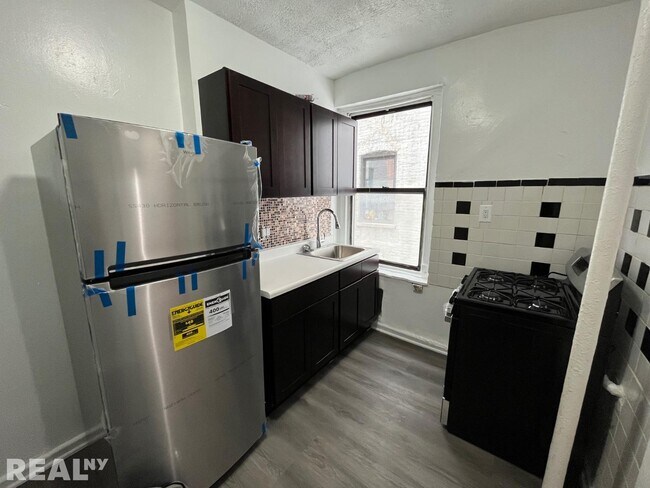 Building Photo - 616 Academy Street