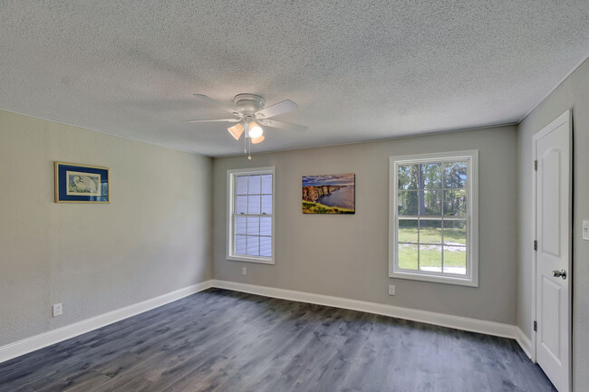 Building Photo - 179 Oyster Rd