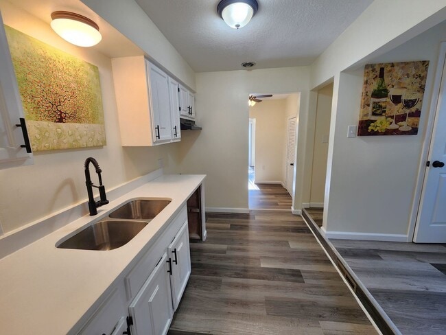 Building Photo - Beautiful remodeled 3BR, 1.5 Bth with garage and fenced backyard with newer stainless appliances