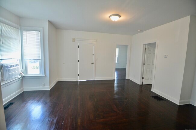 Foto del edificio - 74 Howard Ave