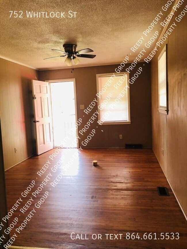 Building Photo - 752 Whitlock St