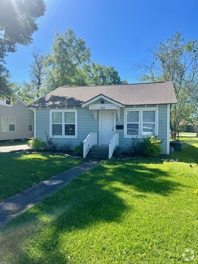 College Oaks Apartments for Rent with Parking Lake Charles, LA 1