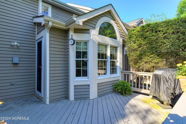 Building Photo - 10 Stonehedge Ct