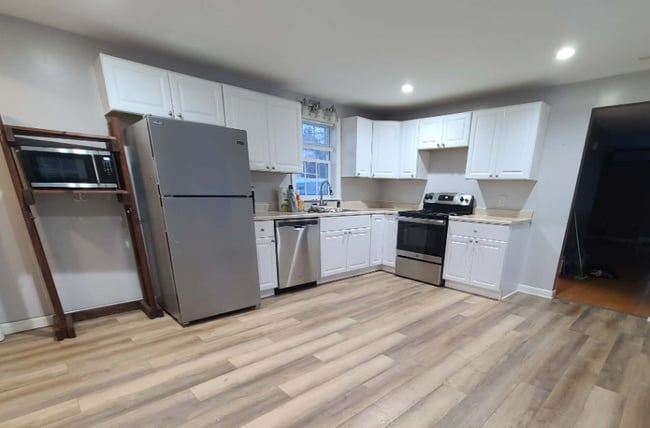 Building Photo - 1458 N Main St