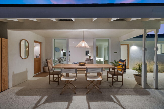 Building Photo - 1190 E Buena Vista Dr