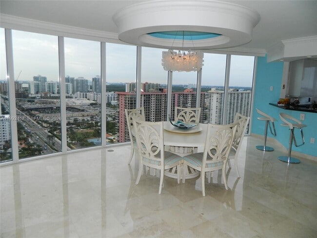 Foto del edificio - 17555 Collins Ave
