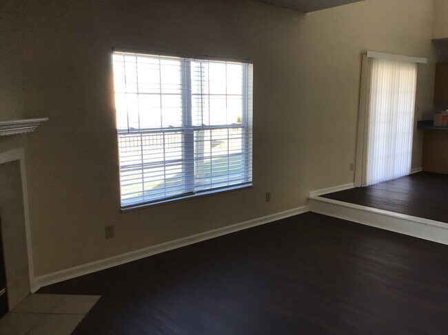 Foto del edificio - 2440 Tiptop Dr