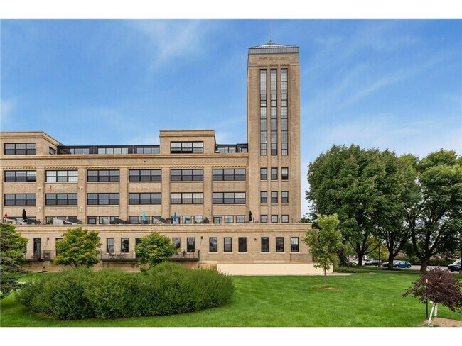 Foto del edificio - 730 Stinson Blvd NE