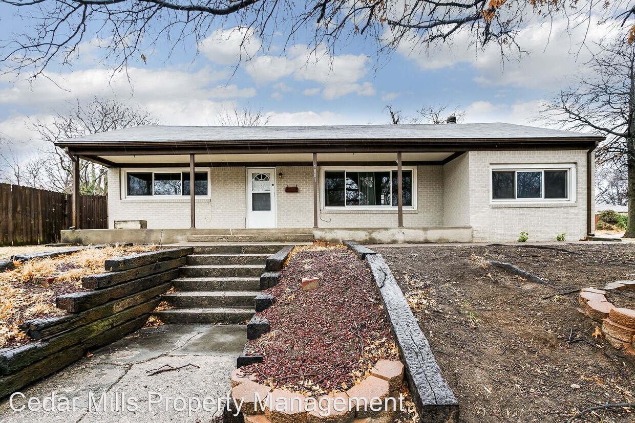 Primary Photo - 3 br, 1.5 bath House - 1001 S. Fabrique