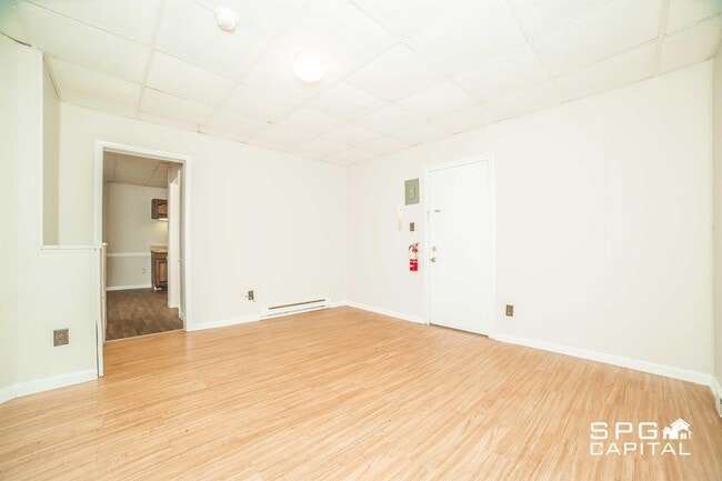 Building Photo - 60 Chambersburg St