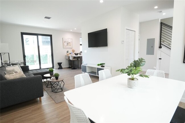 Photo - 211 SE 4th St Townhome