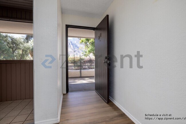 Foto del edificio - 2825 N Los Felices Rd