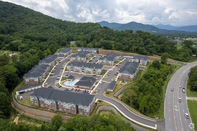 Building Photo - Reflection Pointe NC