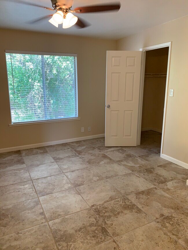 1550 W Ashlan Ave Unit 205, Fresno, CA 93705 Condo for Rent in Fresno