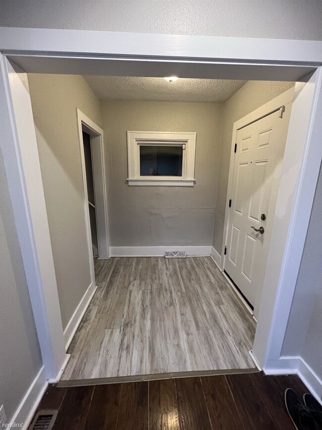 Building Photo - 3 br, 1 bath House - 511 Umatilla Street S...