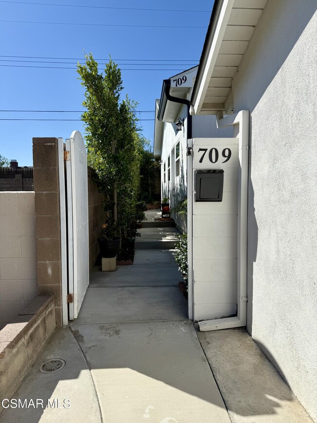 Building Photo - 709 Rudman Dr