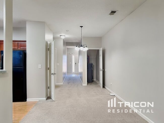 Building Photo - 312 Commons Dr