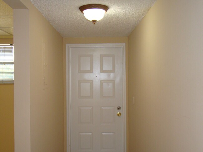Building Photo - Get 1 Month FREE Rent – Limited Time!