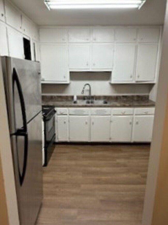 Building Photo - BELOW MARKET RENT!