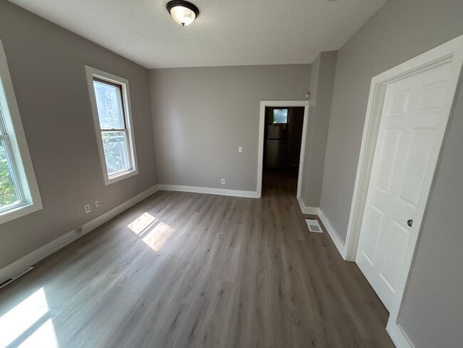 Building Photo - 2315 N Sheridan Ave