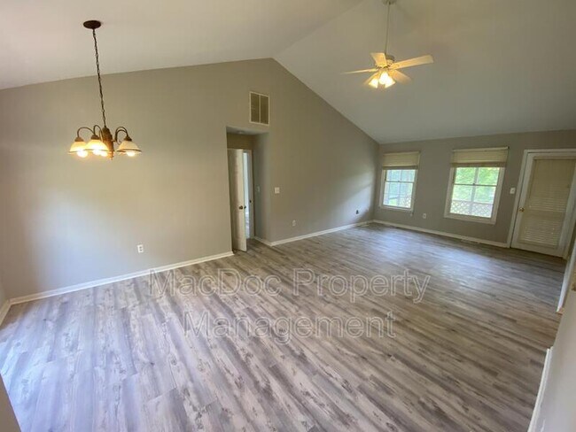 Building Photo - 10518 Bent Tree Drive