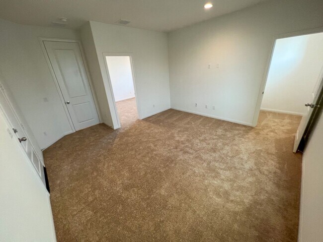 Building Photo - Brand new Eagle Vista 6 bedroom home for L...