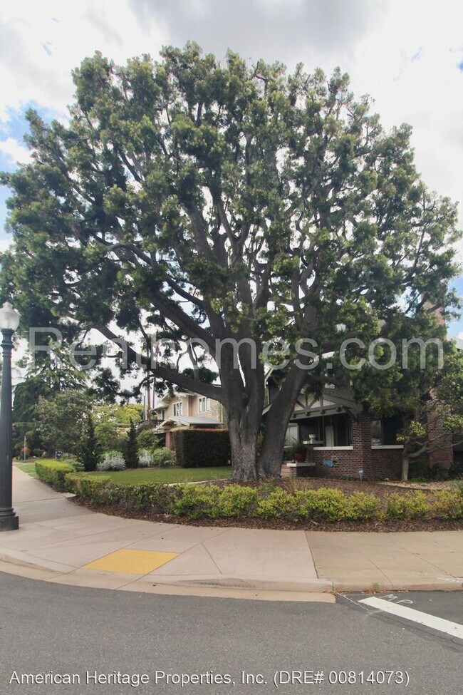 Foto del edificio - 4 br, 3.5 bath House - 1915 Sunset Blvd.