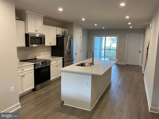 Foto del edificio - 4317 Southerby Dr