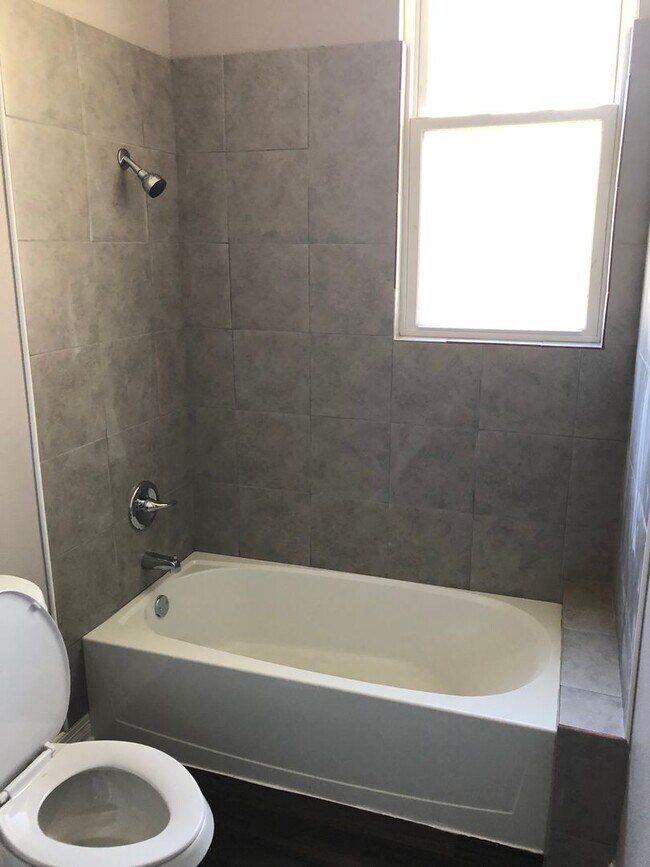 Building Photo - Darien Duplex