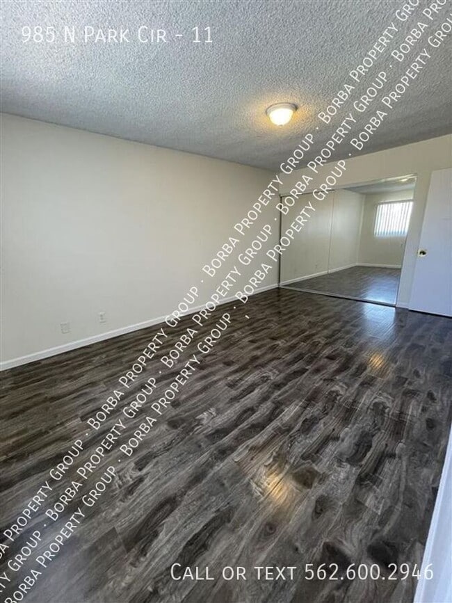 Building Photo - 985 N Pk Cir