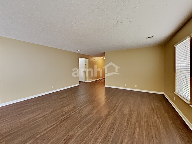 Foto del edificio - 3173 Hidden Creek Dr