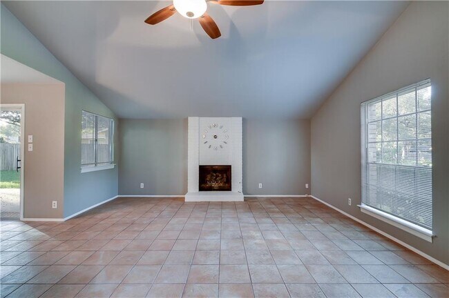 Foto del edificio - 4303 Tamarack Trail
