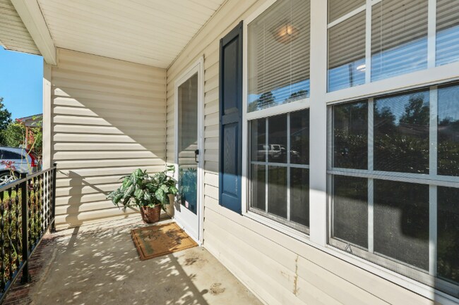 Foto del edificio - 515 Warbler Ct