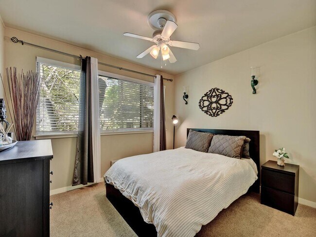 Foto del edificio - 2402 Jarratt Ave