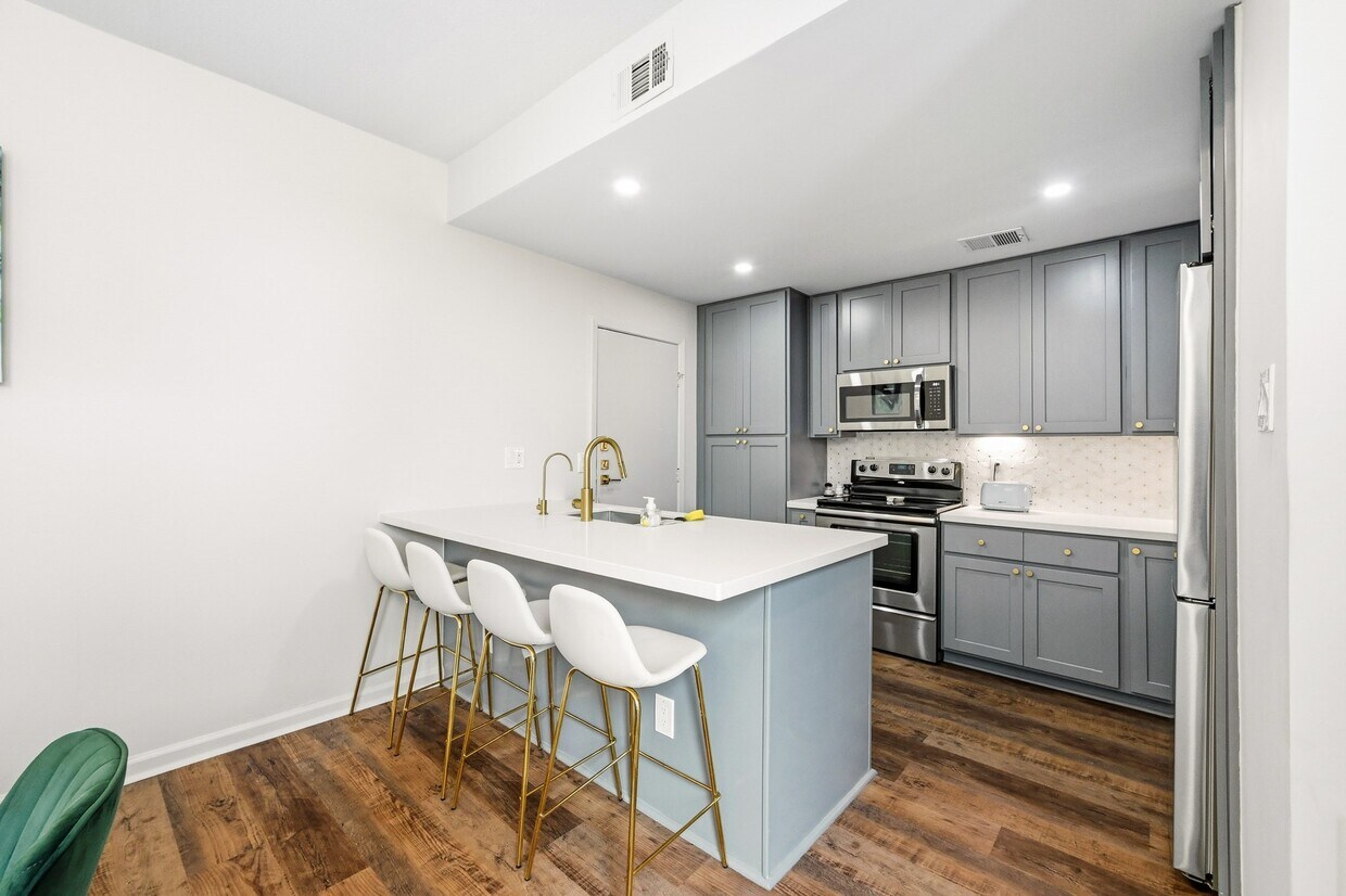 Building Photo - 1116 Bering Dr