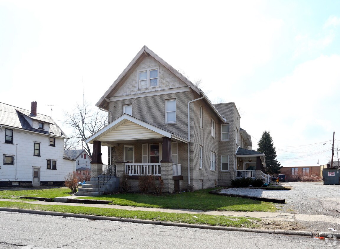 Building Photo - 806 Sherman St