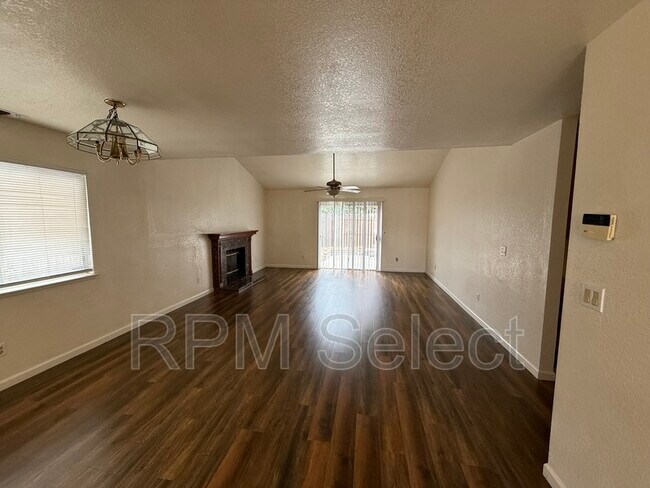 Foto del edificio - 8012 Parkgate Way