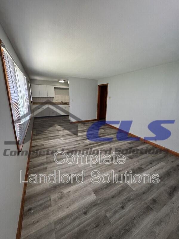 Building Photo - 731 View Ave