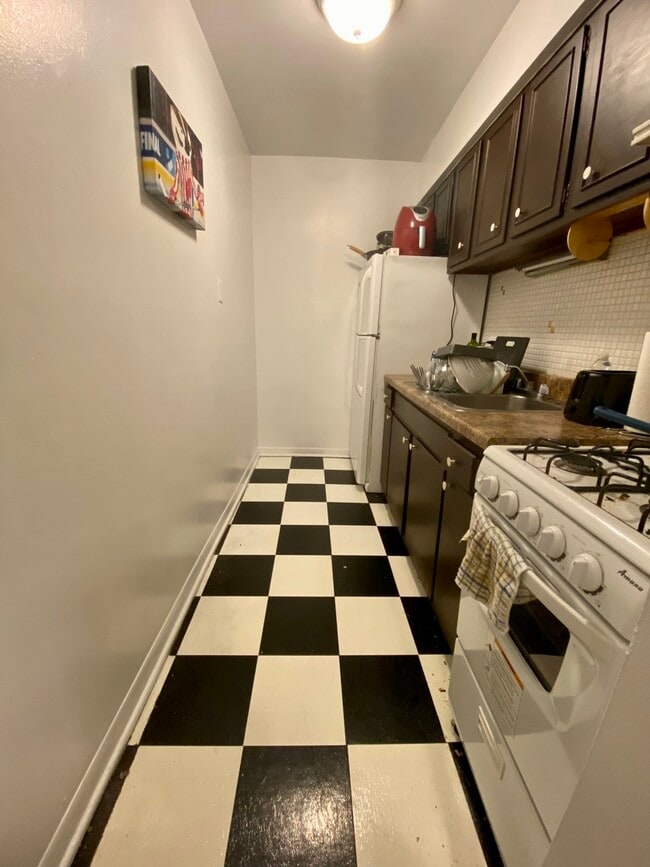 Foto del edificio - 541 W Oakdale Ave