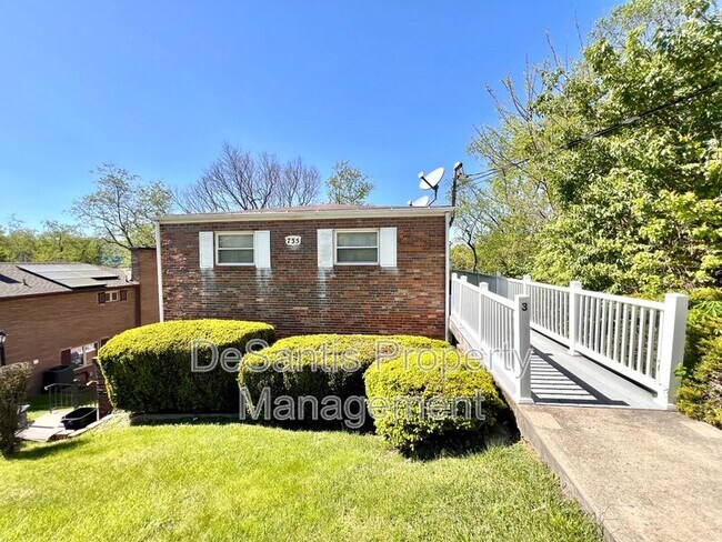 Building Photo - 735 Athalia St