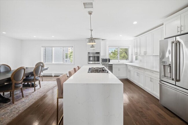Building Photo - 4D Cove Ln N