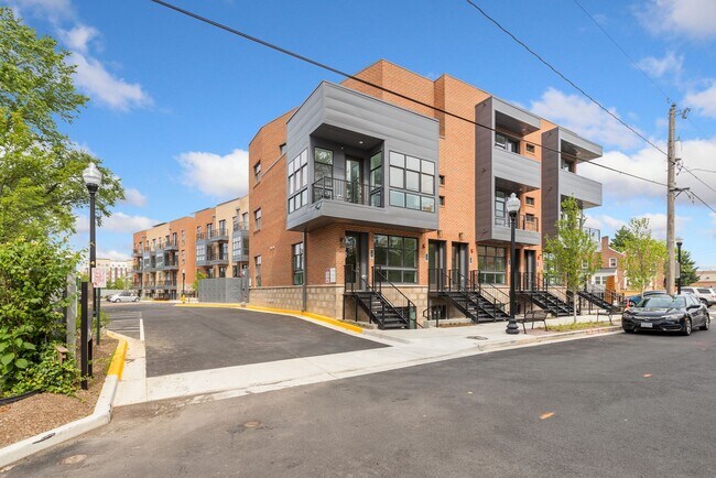 Building Photo - 1102 S Highland St
