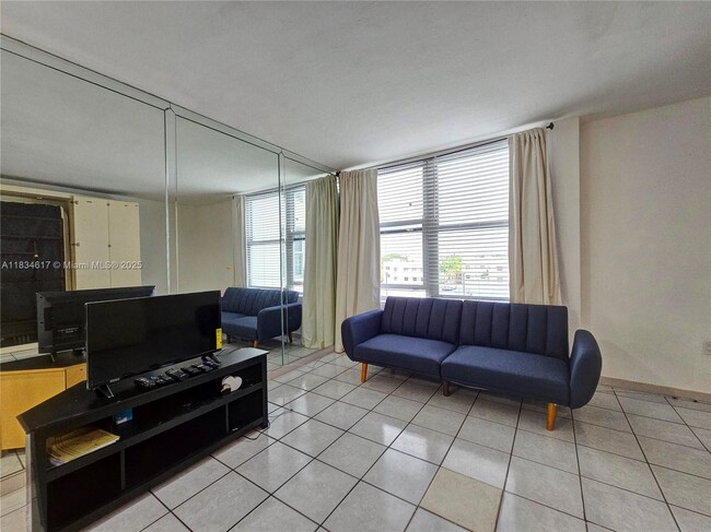 Building Photo - 2899 Collins Ave
