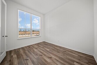 Building Photo - 649 Amber Fls Dr
