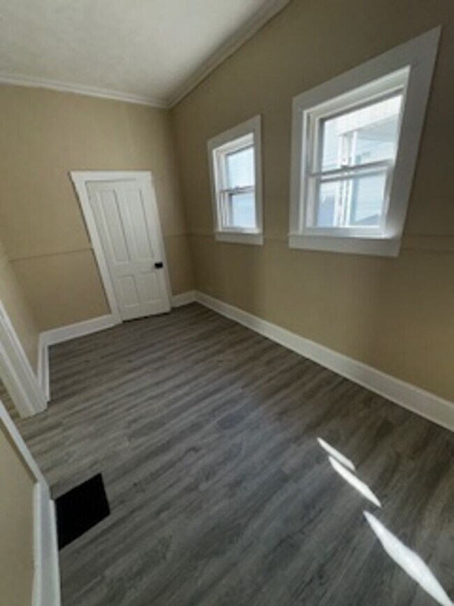 Foto del edificio - 740 E Delaware St