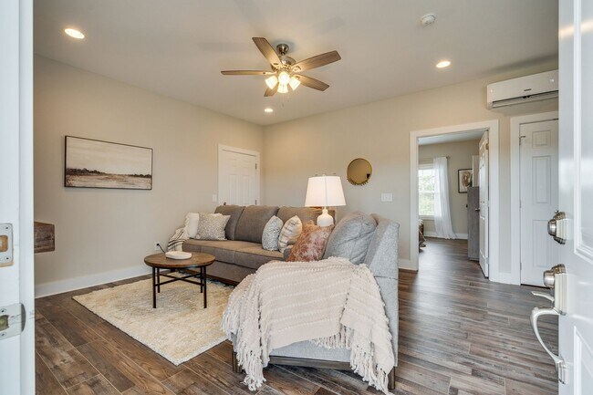 Foto del edificio - Beautifully Furnished Executive Home – Fle...