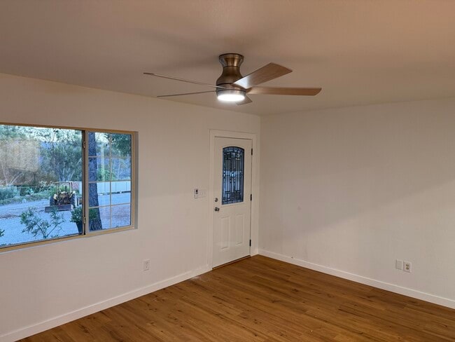 Building Photo - 1373 Real Way Ln