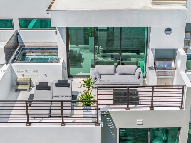 Foto del edificio - 4009 NE 167th St