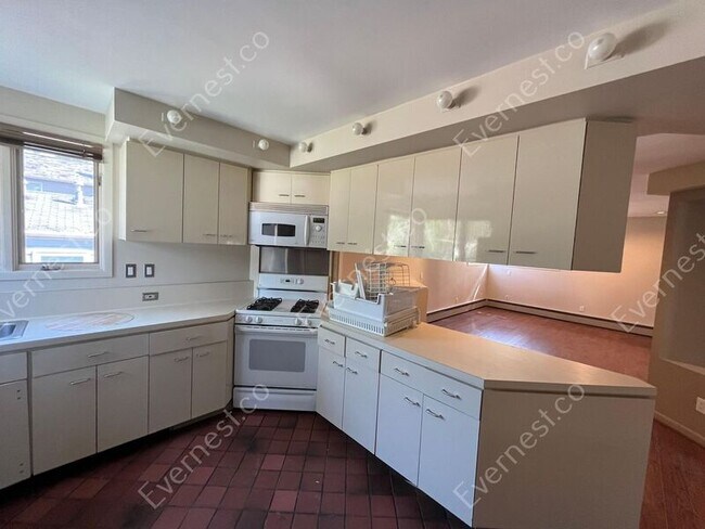 Building Photo - 3303 Garden Ave