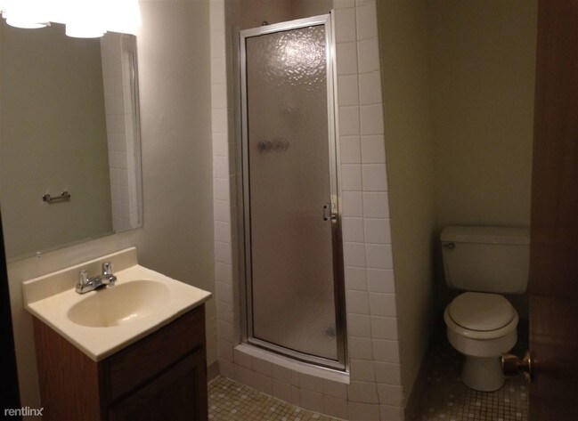 Building Photo - 3890 Camelot Dr SE